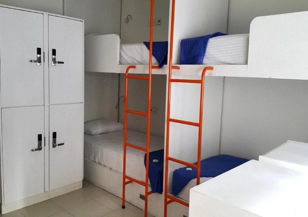 Traveler'S Haven Hostel At Colombo Intl Airport カトゥナカヤ エクステリア 写真