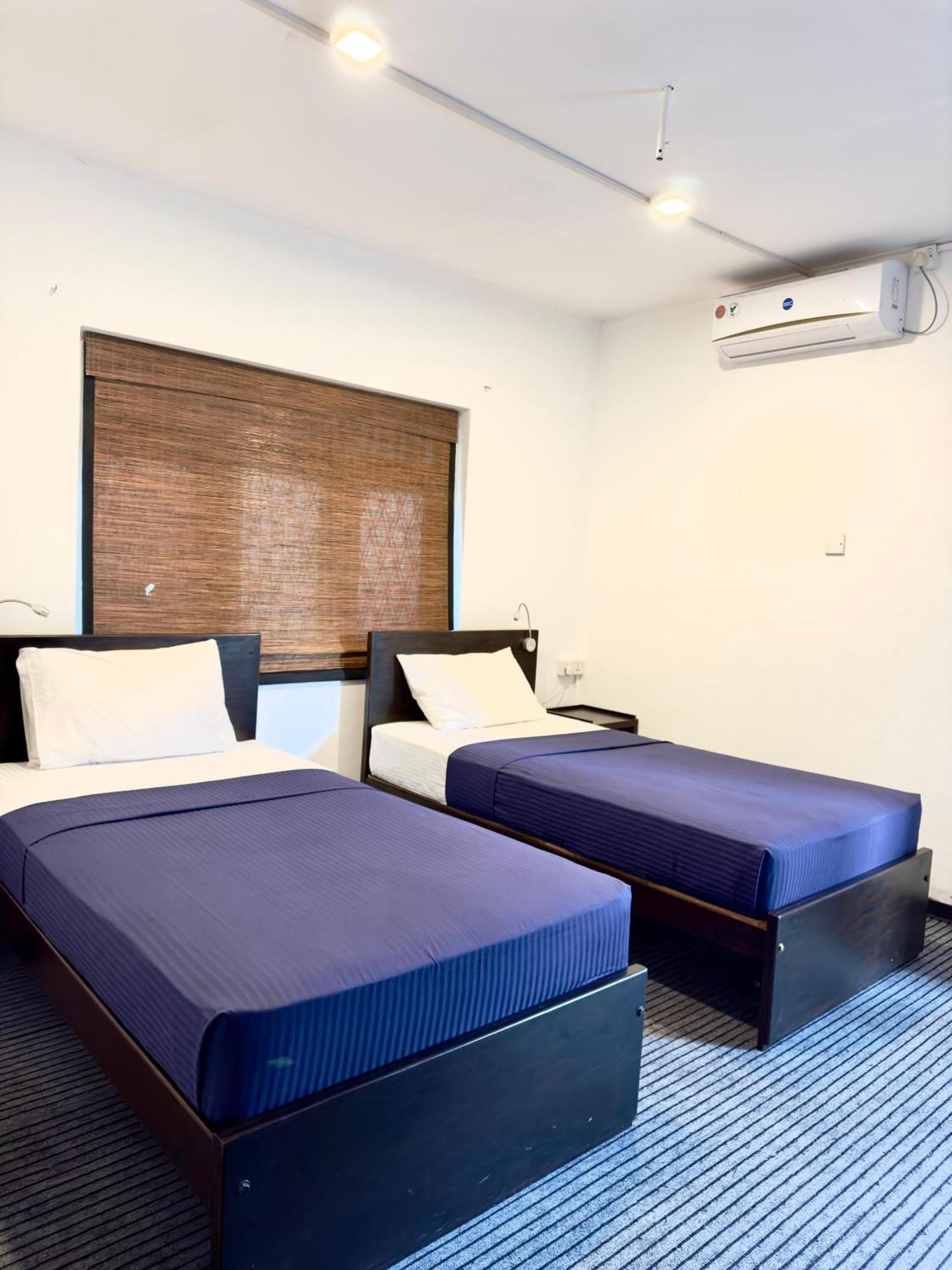 Traveler'S Haven Hostel At Colombo Intl Airport カトゥナカヤ エクステリア 写真