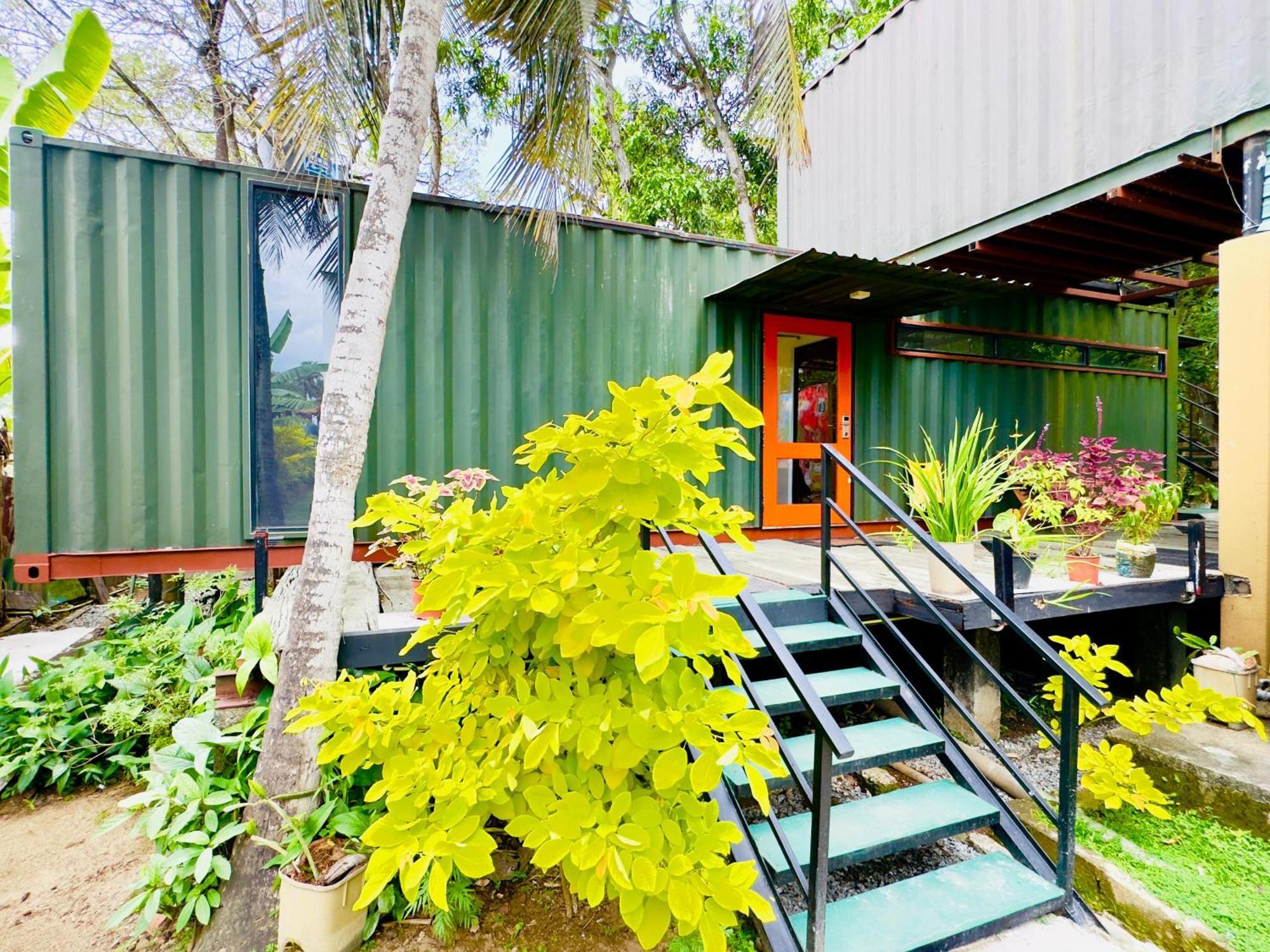 Traveler'S Haven Hostel At Colombo Intl Airport カトゥナカヤ エクステリア 写真