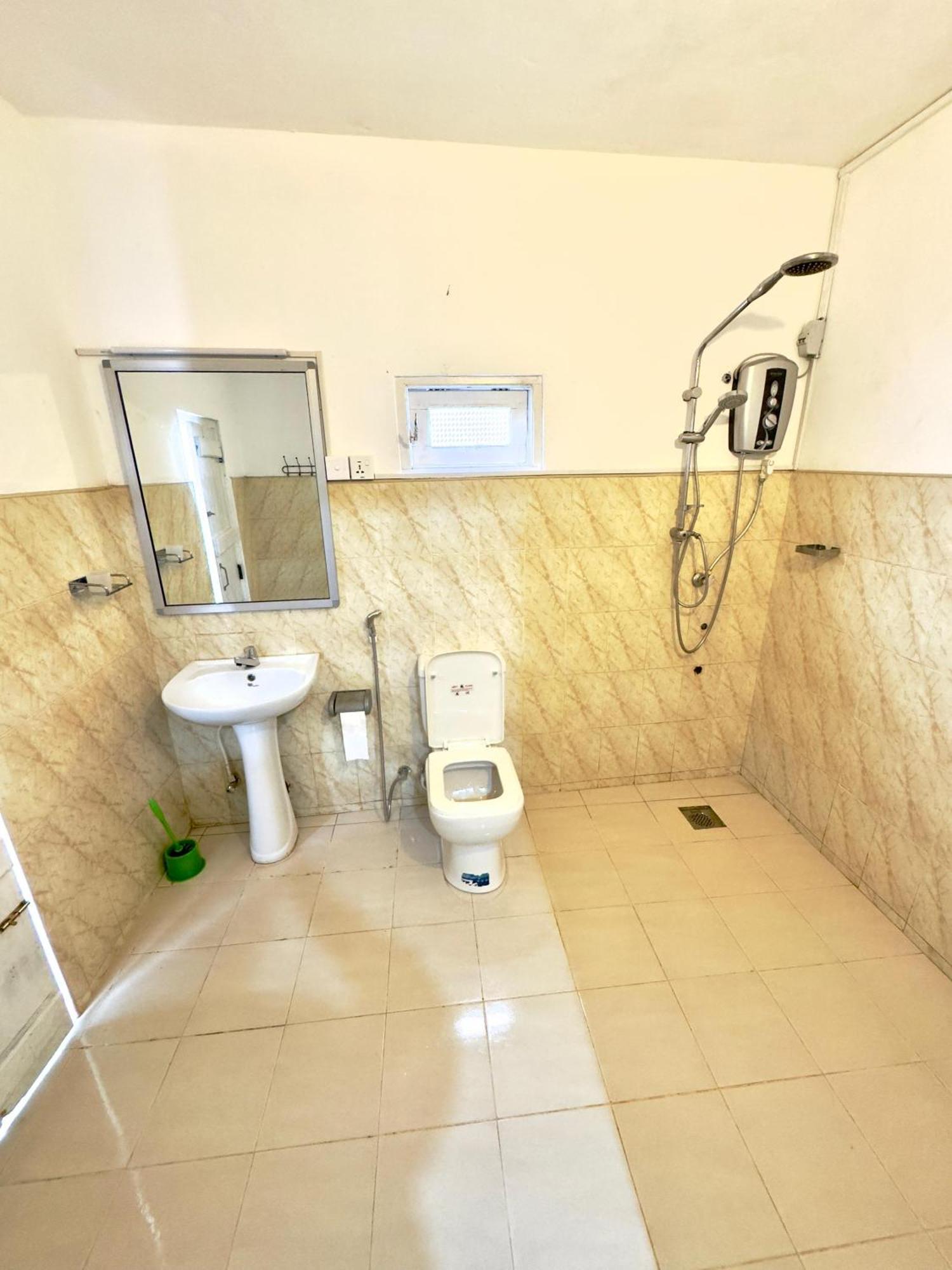 Traveler'S Haven Hostel At Colombo Intl Airport カトゥナカヤ エクステリア 写真